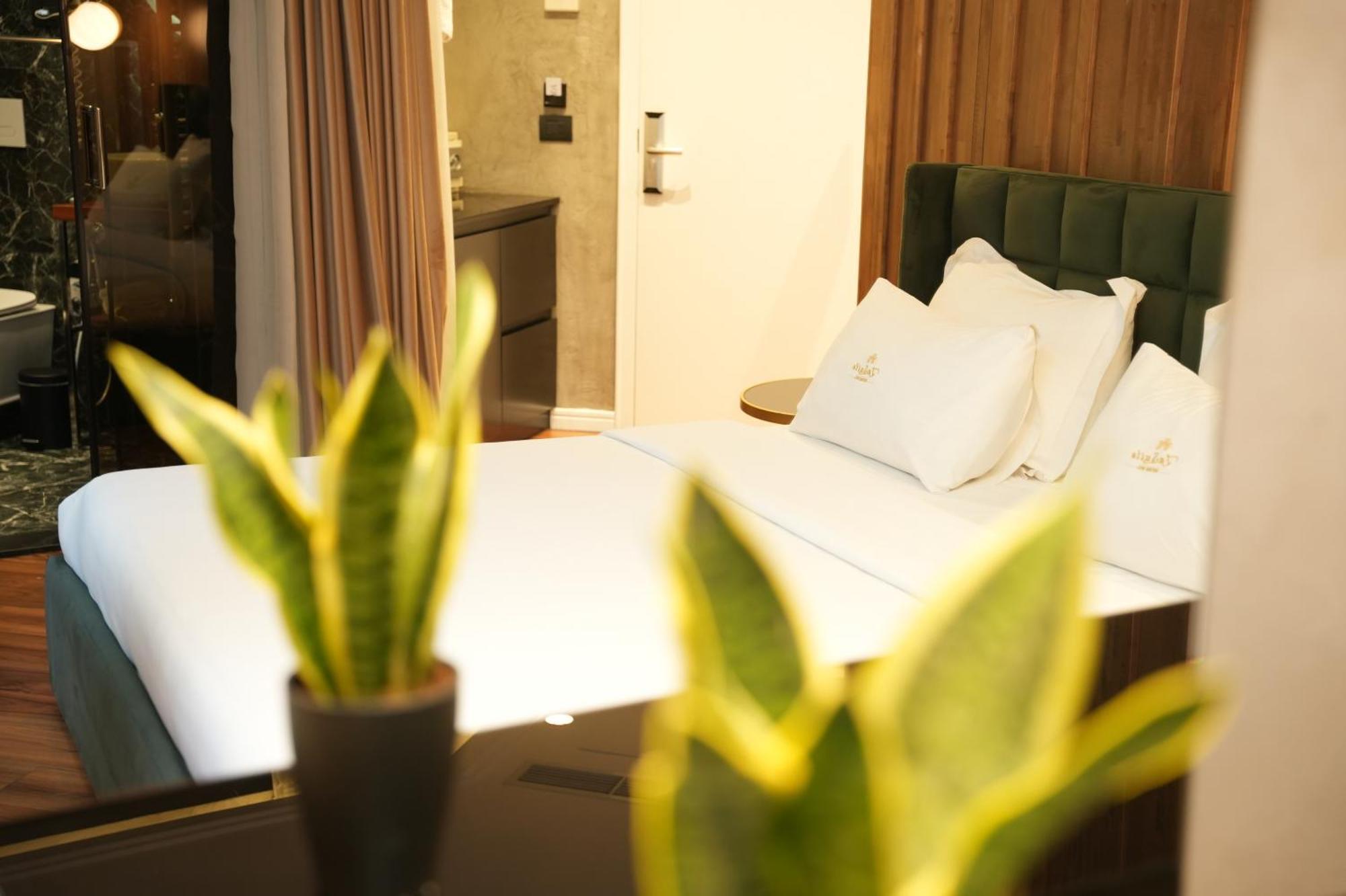 La Suite Boutique Hotel Tirana Exterior photo